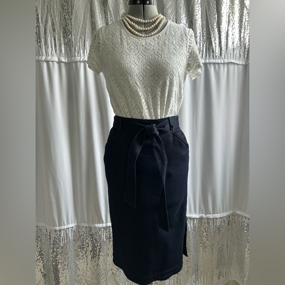 Banana Republic Pencil Skirt, Sz. 0, Denim Blue, Belt, Slit on side